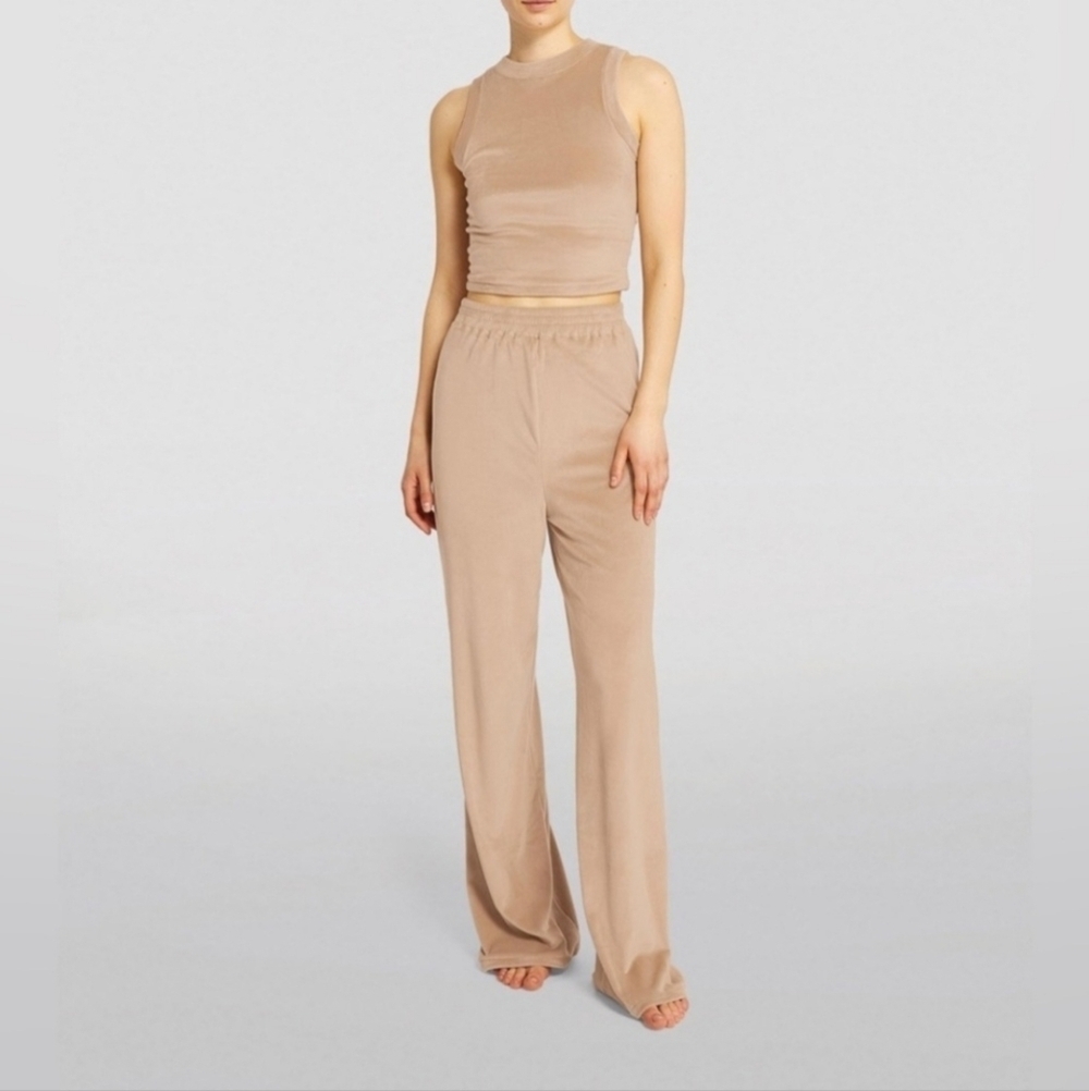 SKIMS VELOUR LOUNGEWEAR/PAJAMA 2 PIECE SET IN HONEY. SIZE 3X